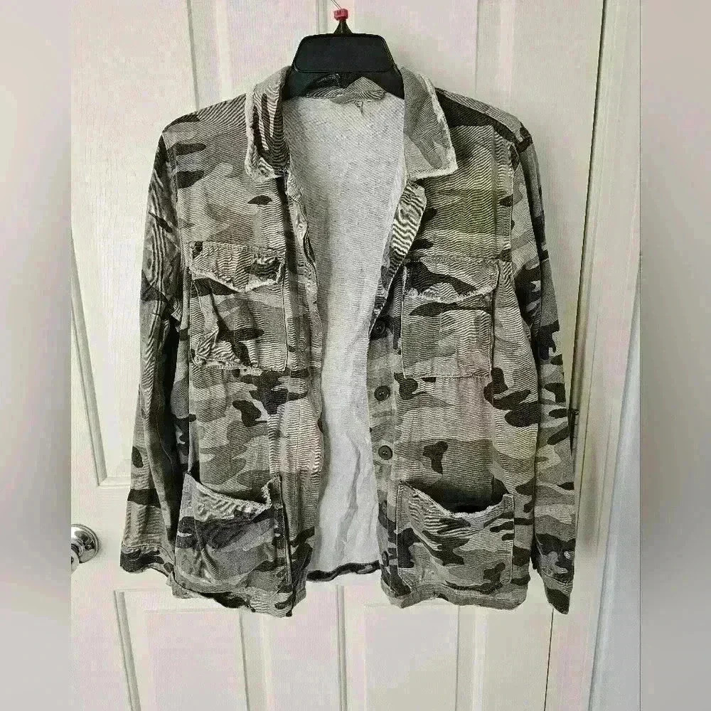 Jodifl Distressed Camo Jacket Light Weight Button Up Size M